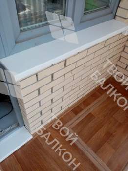 Отделка пола и потолка на балконе